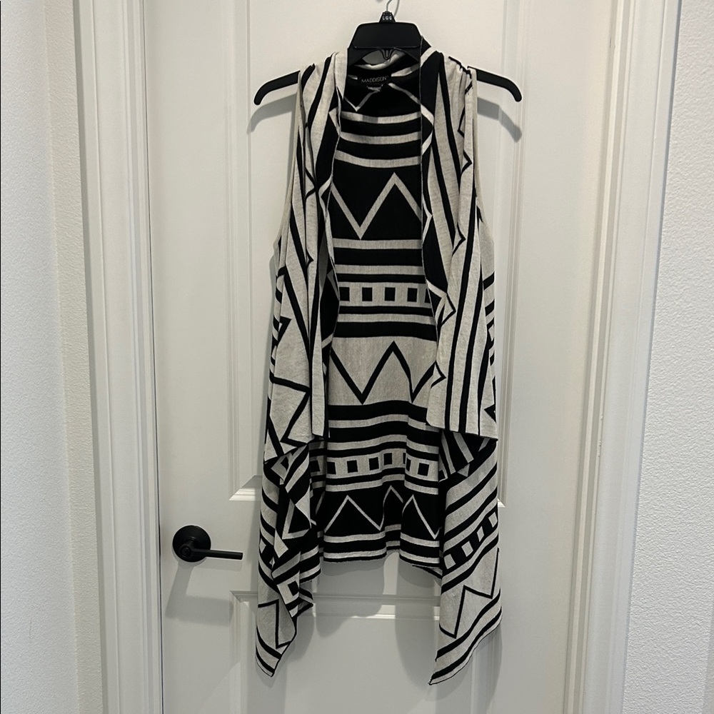 Maddison Black and White Geometric Sleeveless Cardigan